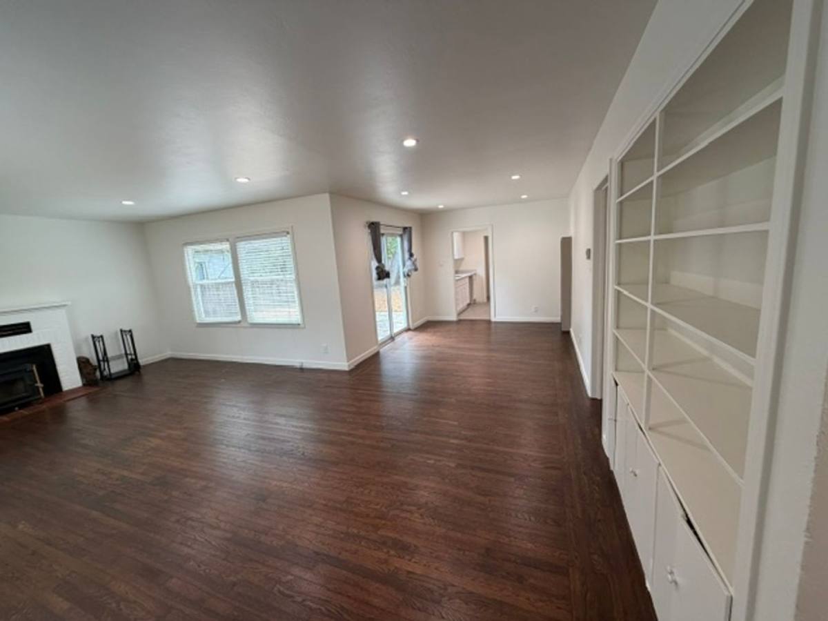 House for rent at 2009 Orchard St, Santa Rosa, CA 95404
