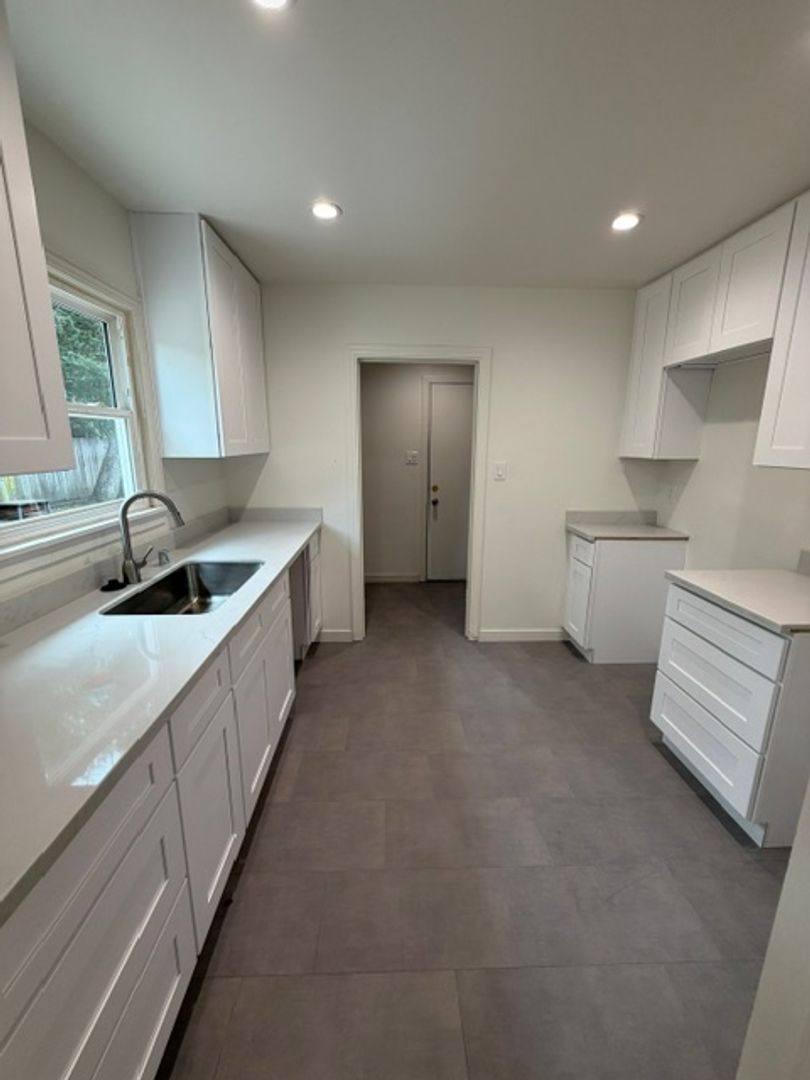 House for rent at 2009 Orchard St, Santa Rosa, CA 95404