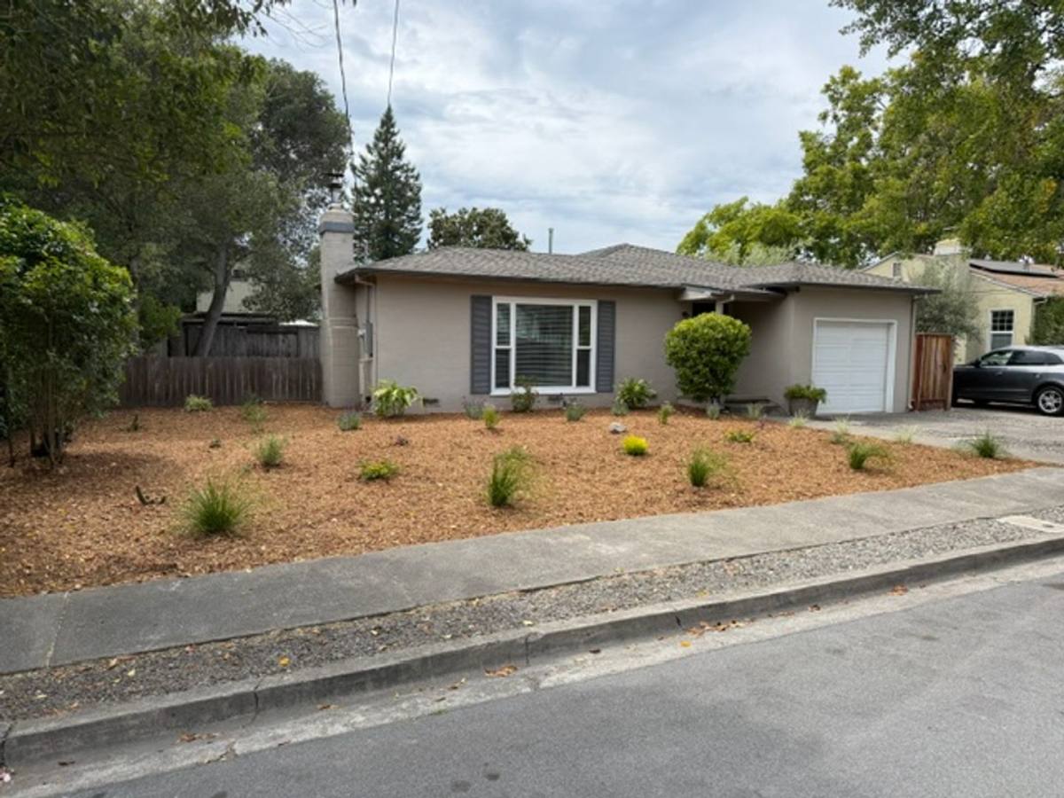 House for rent at 2009 Orchard St, Santa Rosa, CA 95404