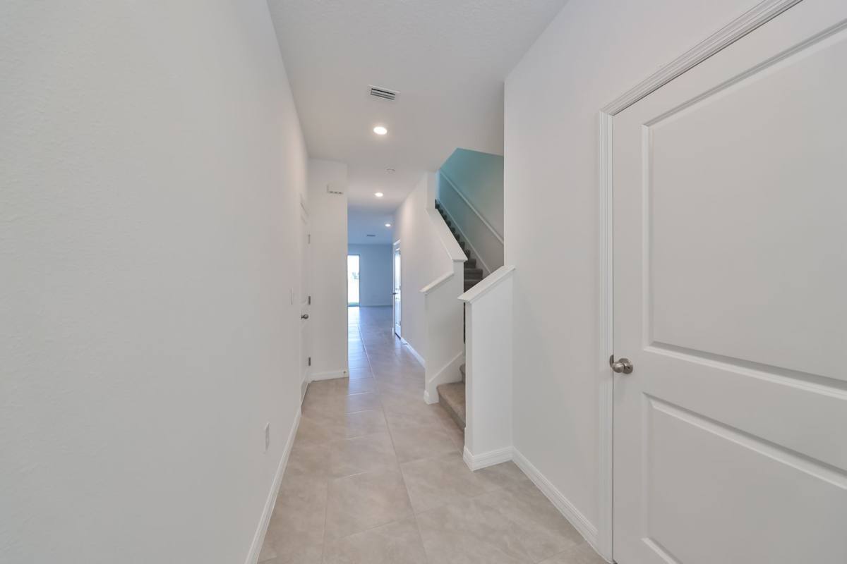 Townhouse for rent at 379 Mangrove Shade Circle, Apollo Beach, FL 33572