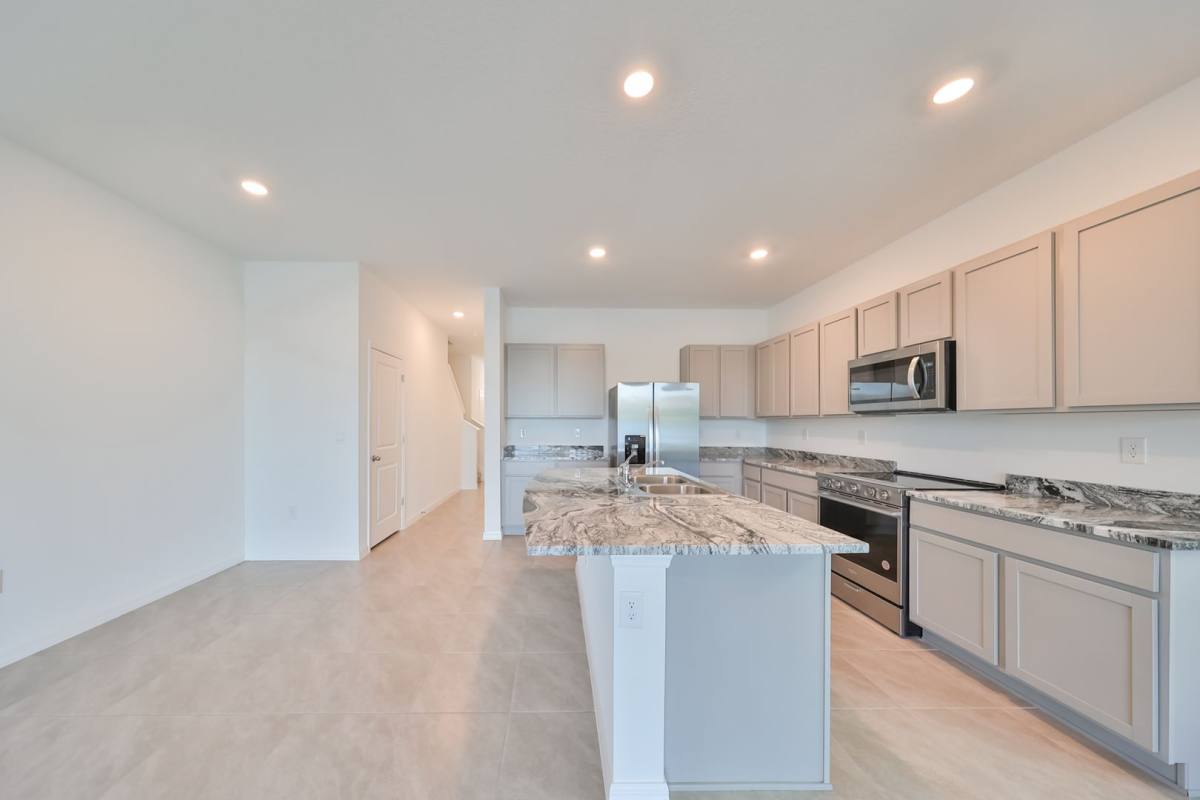 Townhouse for rent at 379 Mangrove Shade Circle, Apollo Beach, FL 33572