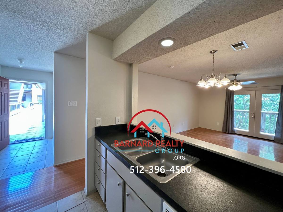 402 Fredericksburg, San Marcos, TX 78666 - Condo for Rent - Image 9
