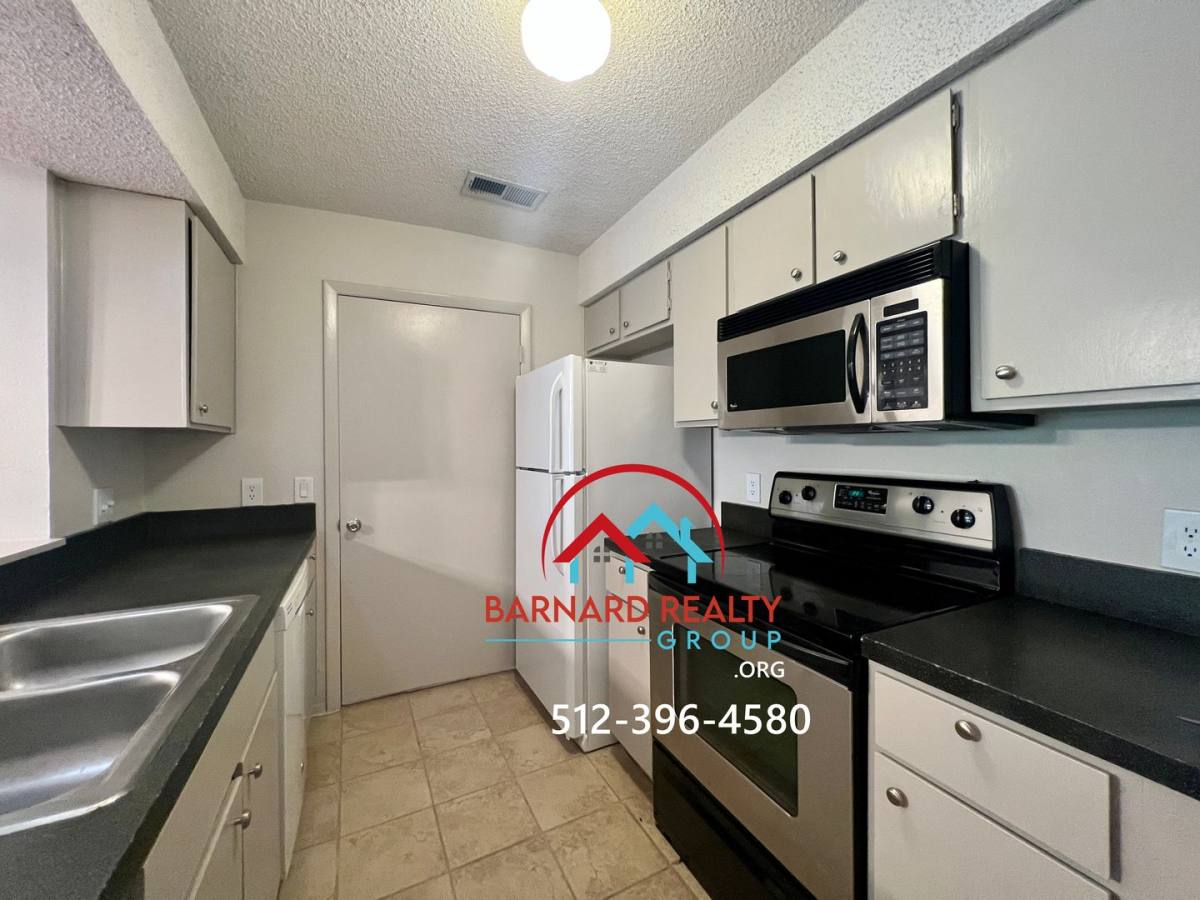 402 Fredericksburg, San Marcos, TX 78666 - Condo for Rent - Image 7