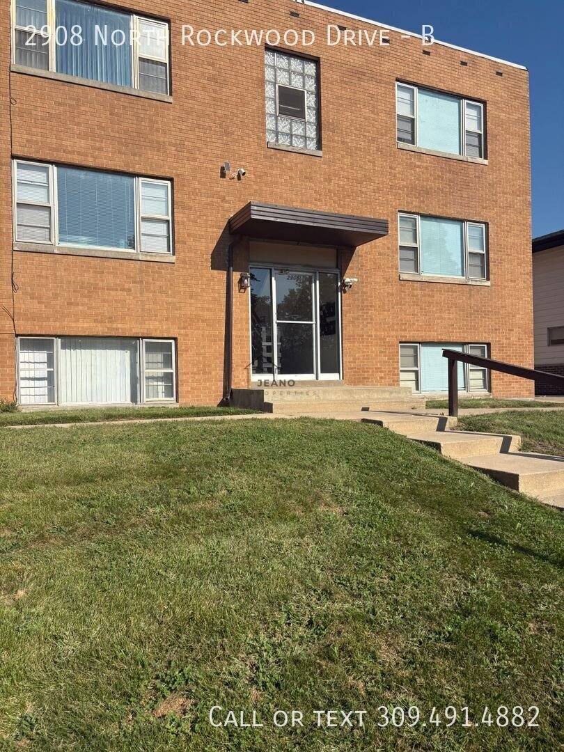 Apartment for rent at 2908 N Rockwood Dr #B, Peoria, IL 61604
