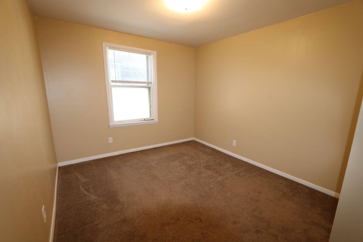 Apartment for rent at 900 & 902 N, Burlington, IA 52601
