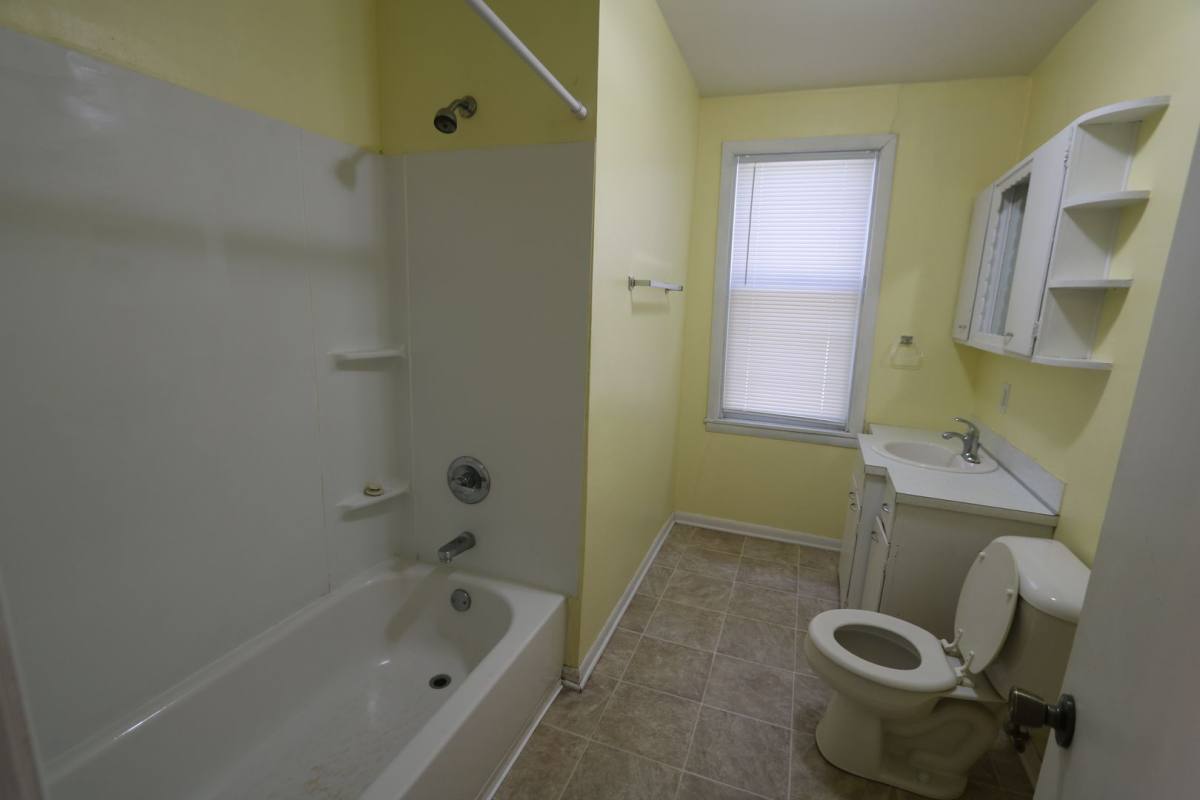 Apartment for rent at 900 & 902 N, Burlington, IA 52601