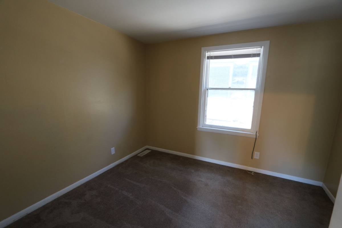 Apartment for rent at 900 & 902 N, Burlington, IA 52601