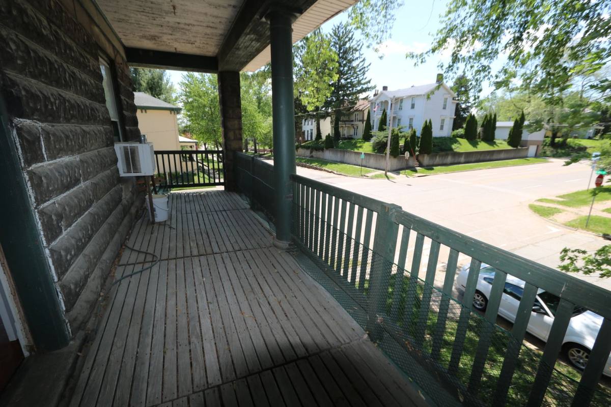 Apartment for rent at 900 & 902 N, Burlington, IA 52601