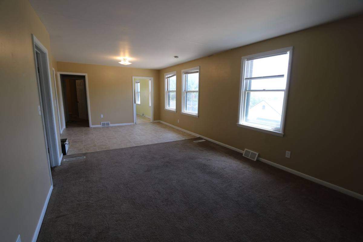 Apartment for rent at 900 & 902 N, Burlington, IA 52601