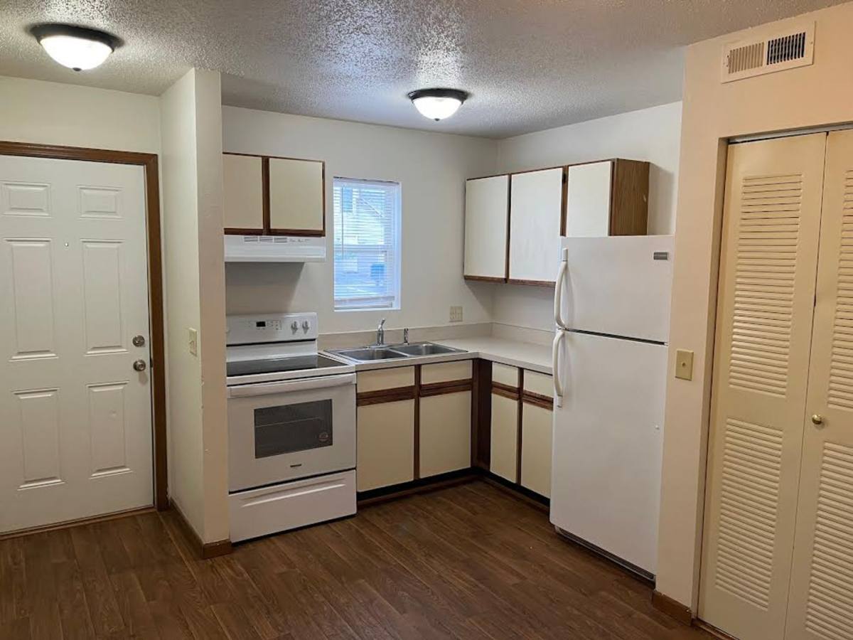 Townhouse for rent at 1340 Holloway Dr, Plymouth, IN 46563