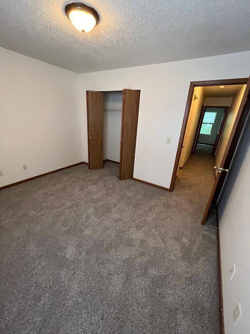 Townhouse for rent at 1340 Holloway Dr, Plymouth, IN 46563
