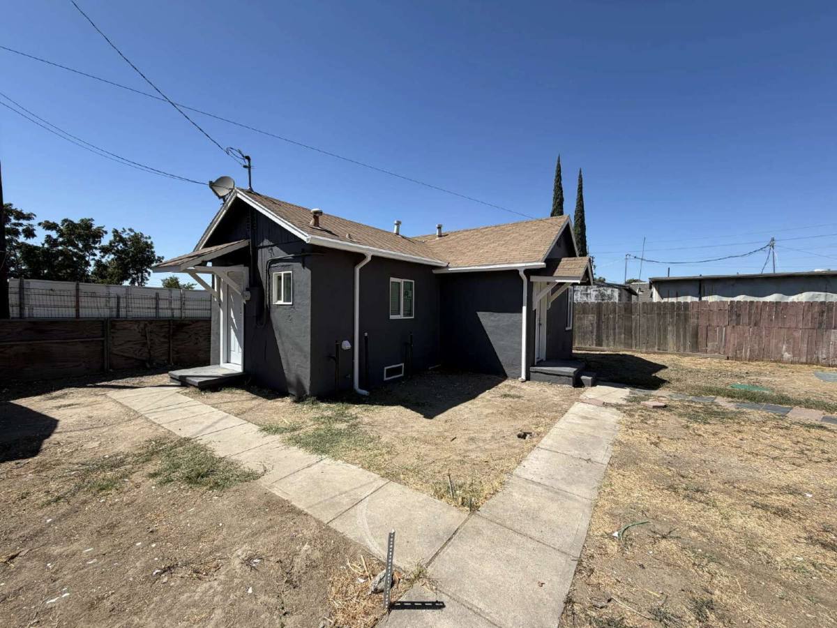 Apartment for rent at 1415 1 2 Mono Dr, Modesto, CA 95354