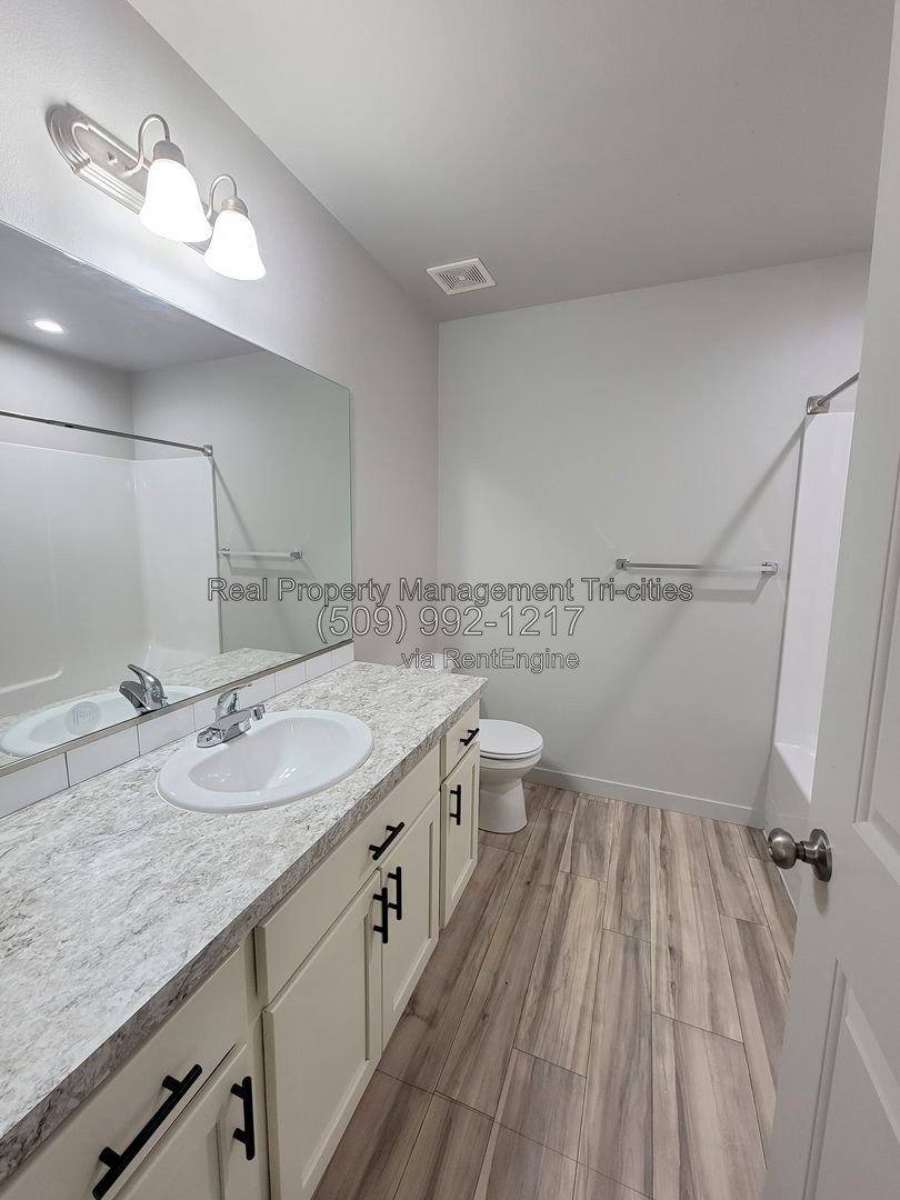 Apartment for rent at 412 Whitefish Lane, Pasco, WA 99301