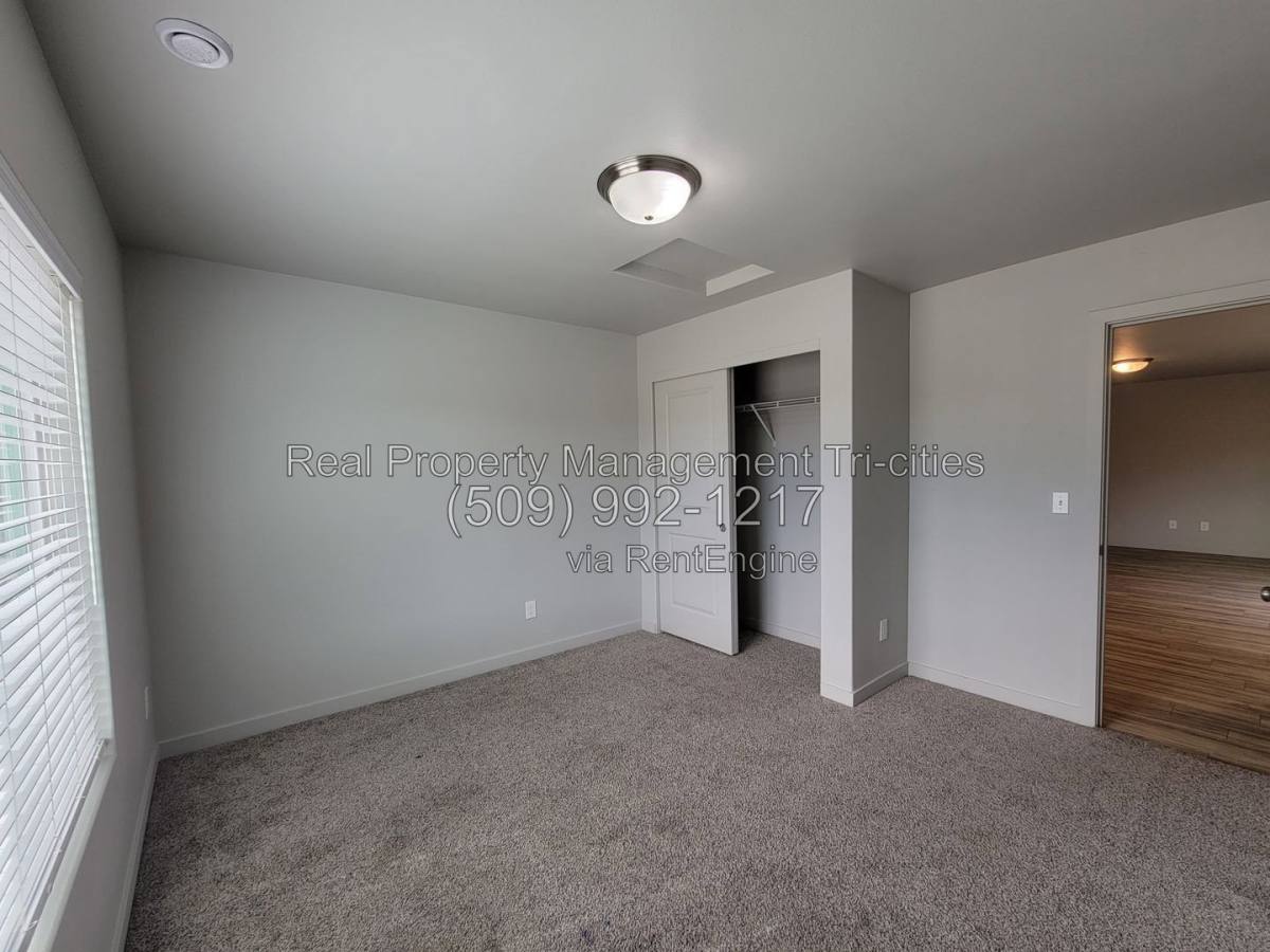 Apartment for rent at 412 Whitefish Lane, Pasco, WA 99301