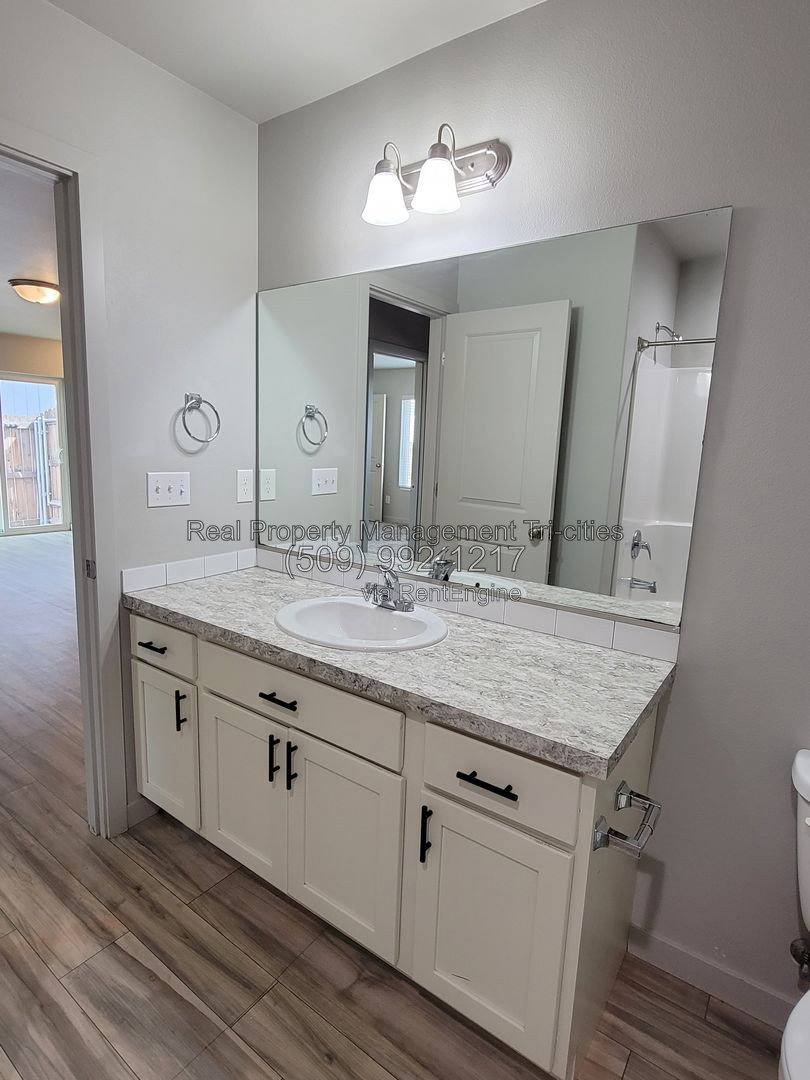 Apartment for rent at 412 Whitefish Lane, Pasco, WA 99301