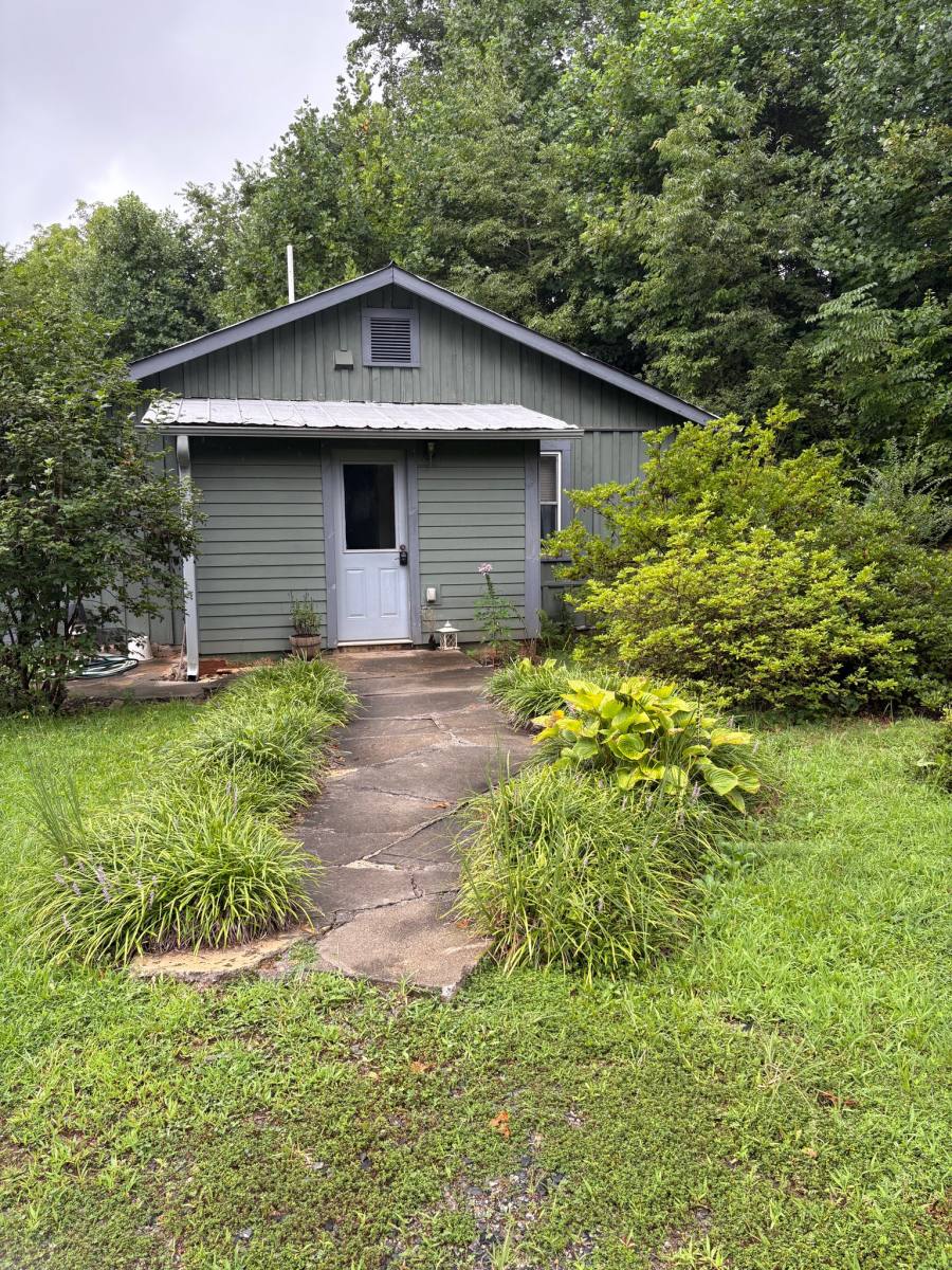 House for rent at 3837 Old Hendersonville Highway, Brevard, NC 28712