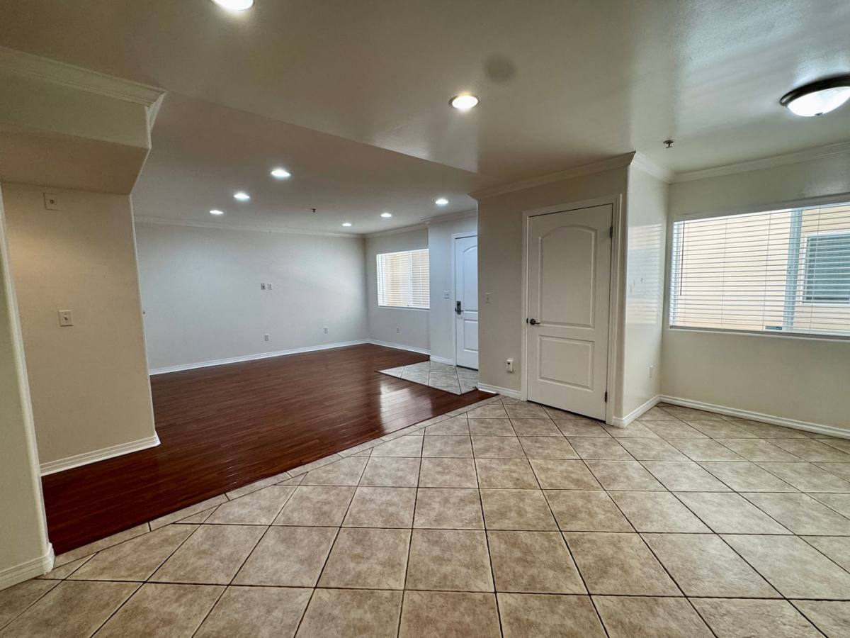 Condo for rent at 13525 Vanowen St #106, Van Nuys, CA 91405