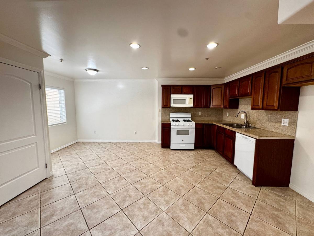 Condo for rent at 13525 Vanowen St #106, Van Nuys, CA 91405