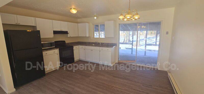 House for rent at 39 Mountain Dr, Mount Pocono, PA 18344