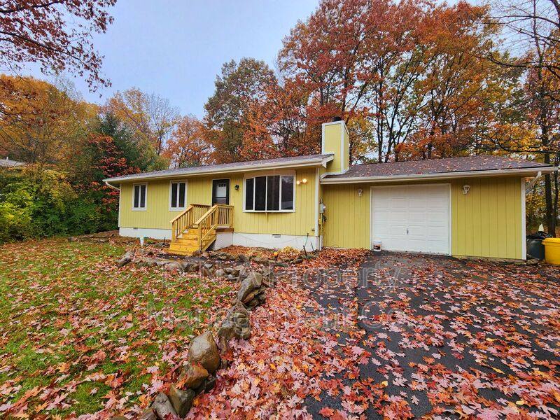 House for rent at 39 Mountain Dr, Mount Pocono, PA 18344