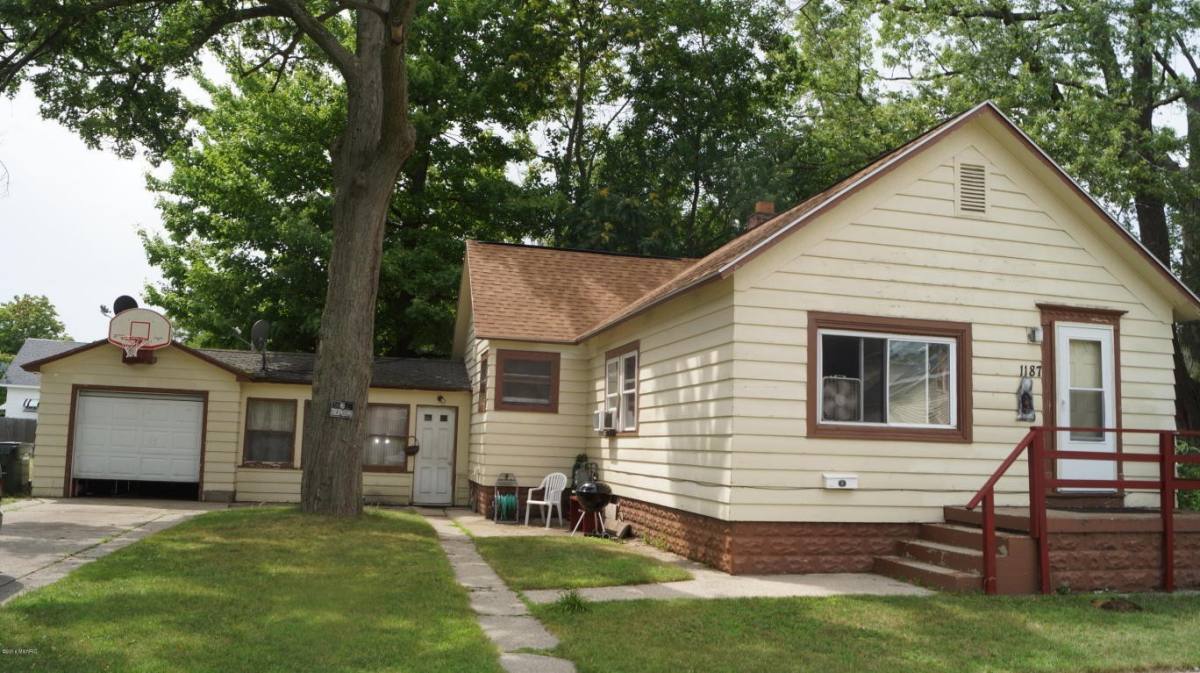 House for rent at 1187 Kenneth St, Muskegon, MI 49442