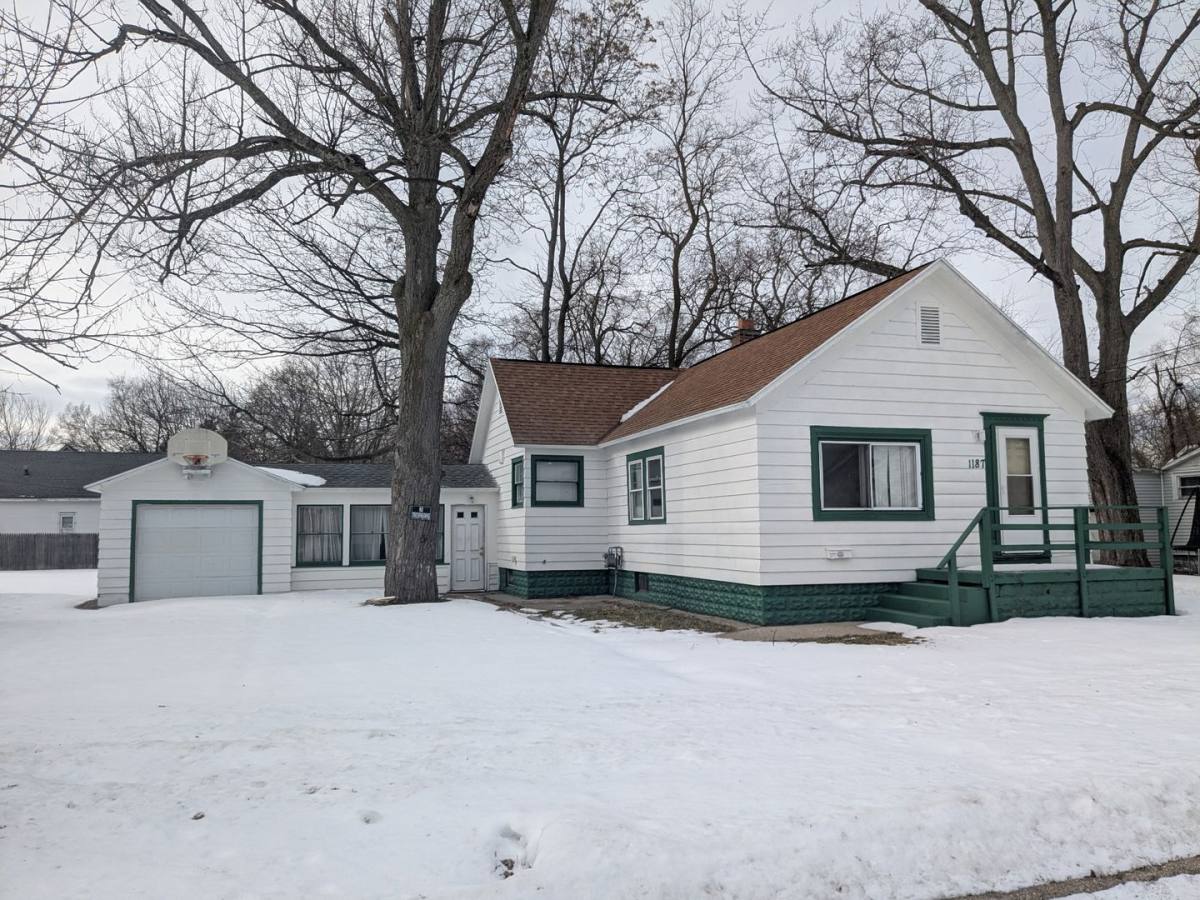 House for rent at 1187 Kenneth St, Muskegon, MI 49442