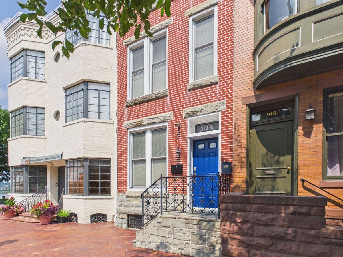 Apartment for rent at 104 State St, Harrisburg, PA 17101