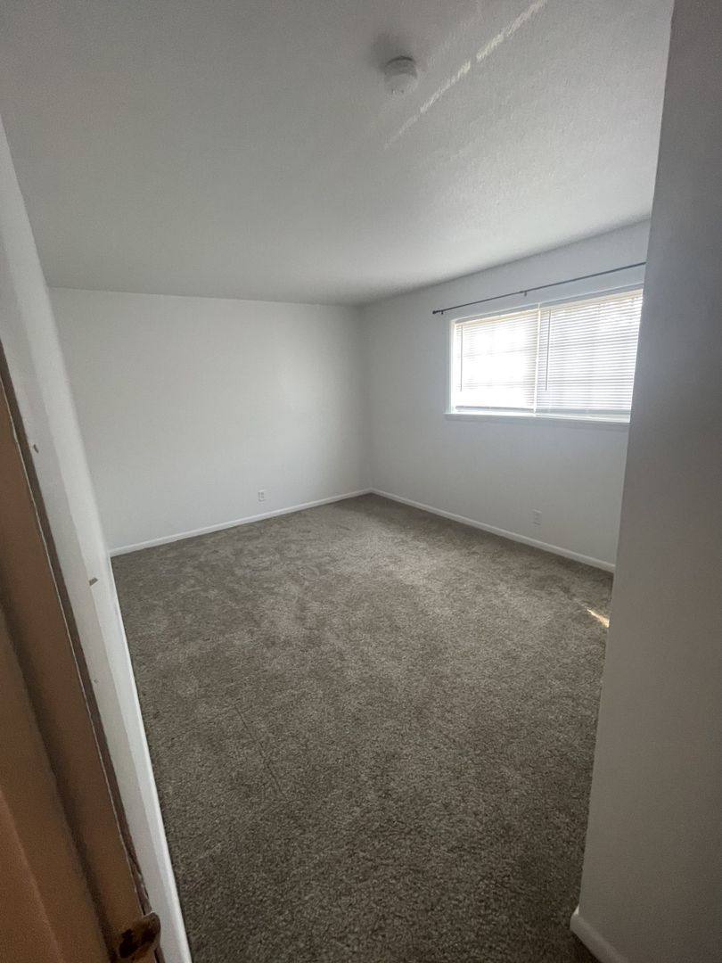 Apartment for rent at 2417 Marquette Rd, Peru, IL 61354