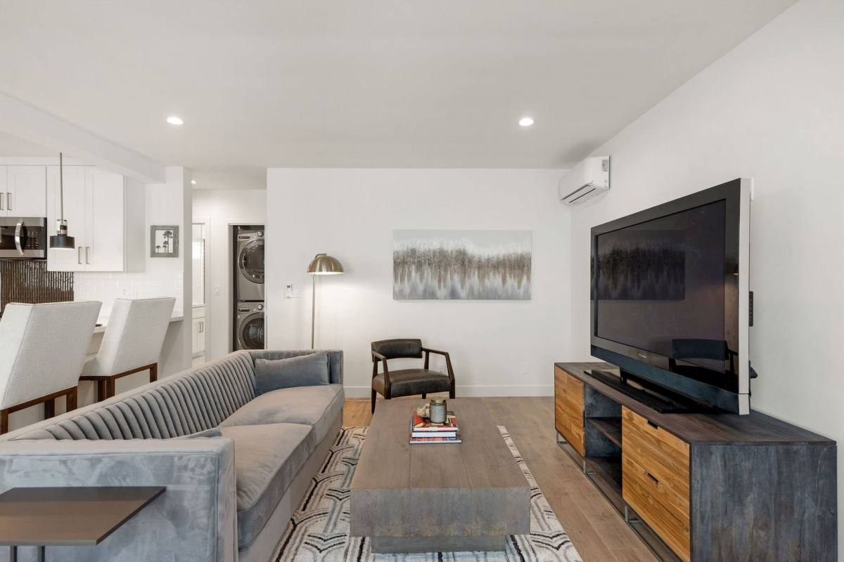 Apartment for rent at 10022 Culver Blvd, Culver City, CA 90232