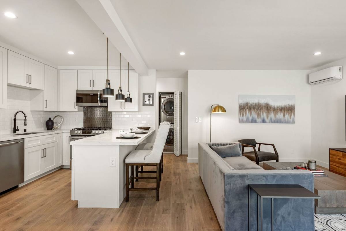 Apartment for rent at 10022 Culver Blvd, Culver City, CA 90232