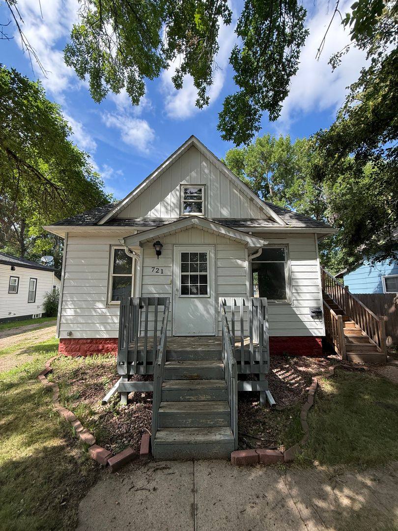 Apartment for rent at 721 E Kemp Ave, Watertown, SD 57201