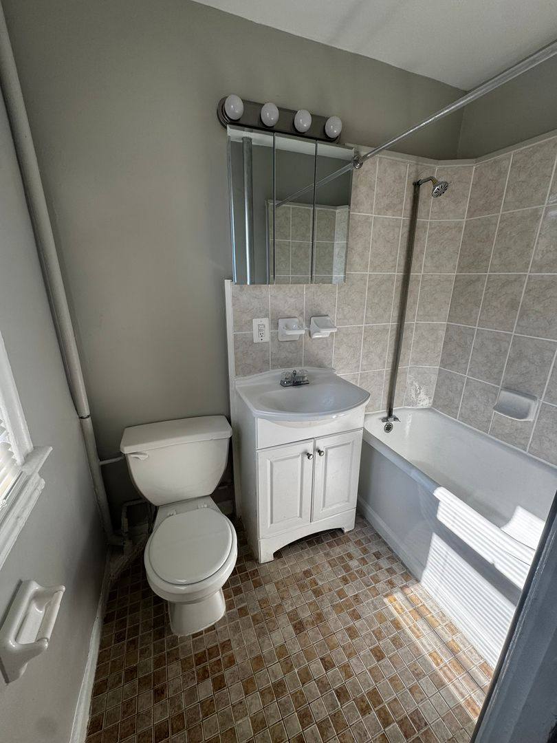 Apartment for rent at 1307 12th St NW, Washington, DC 20005