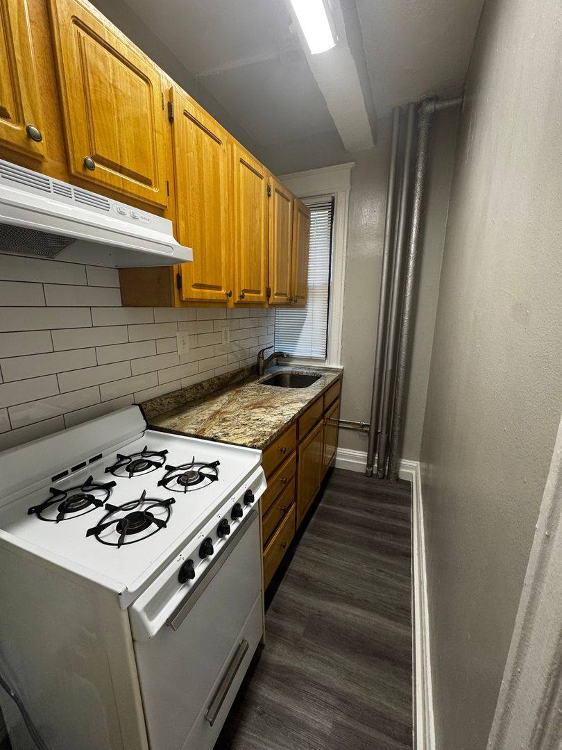 Apartment for rent at 1307 12th St NW, Washington, DC 20005
