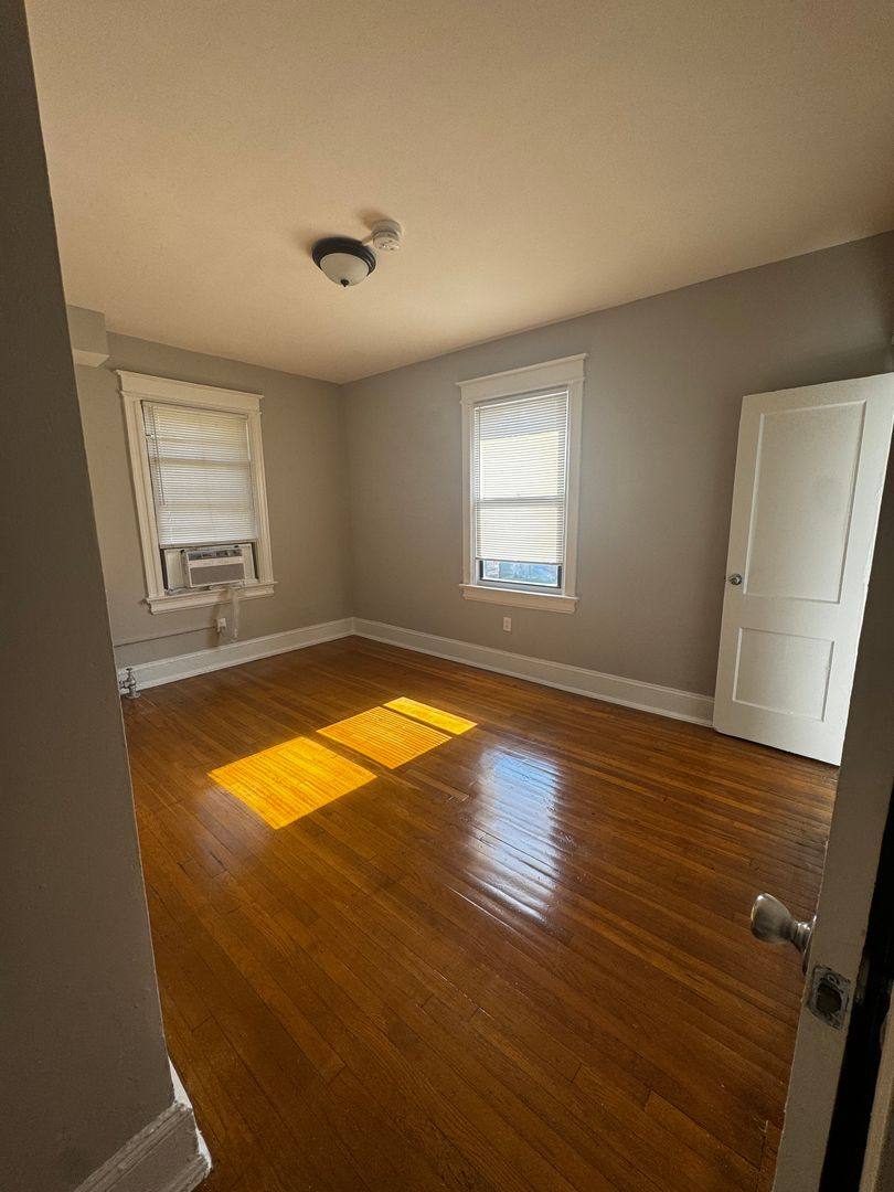Apartment for rent at 1307 12th St NW, Washington, DC 20005