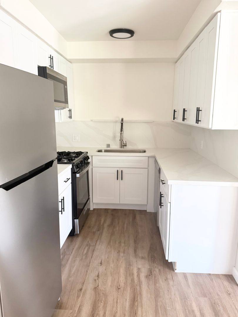 Apartment for rent at 7825 W Manchester Ave #4A, Playa Del Rey, CA 90293