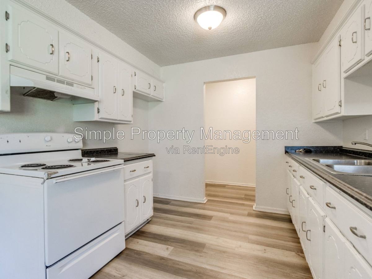 House for rent at 14222 NE 4th St, Choctaw, OK 73020