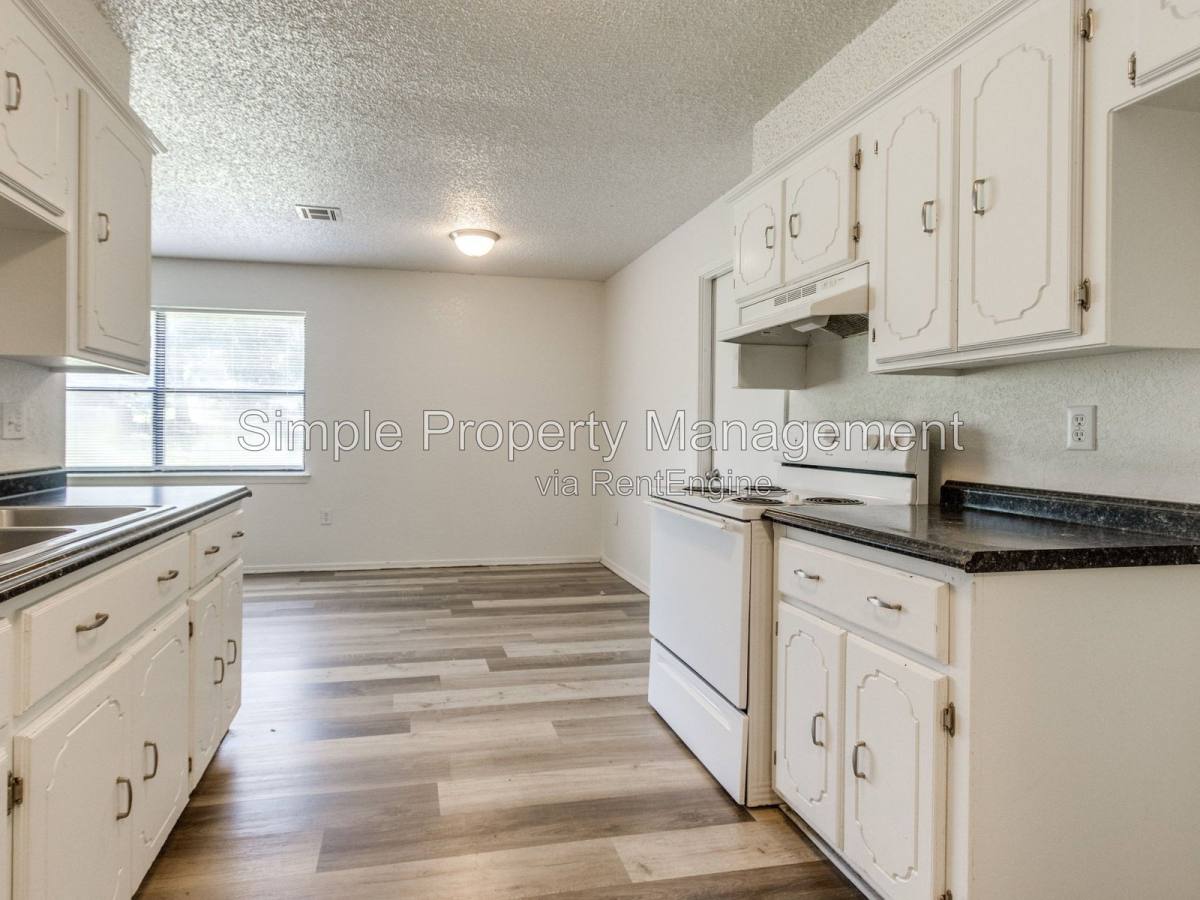 House for rent at 14222 NE 4th St, Choctaw, OK 73020