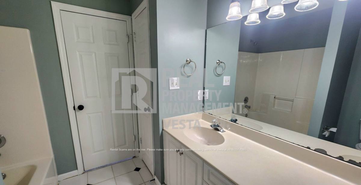 Townhouse for rent at 1038 Walnut St, Macon, GA 31201