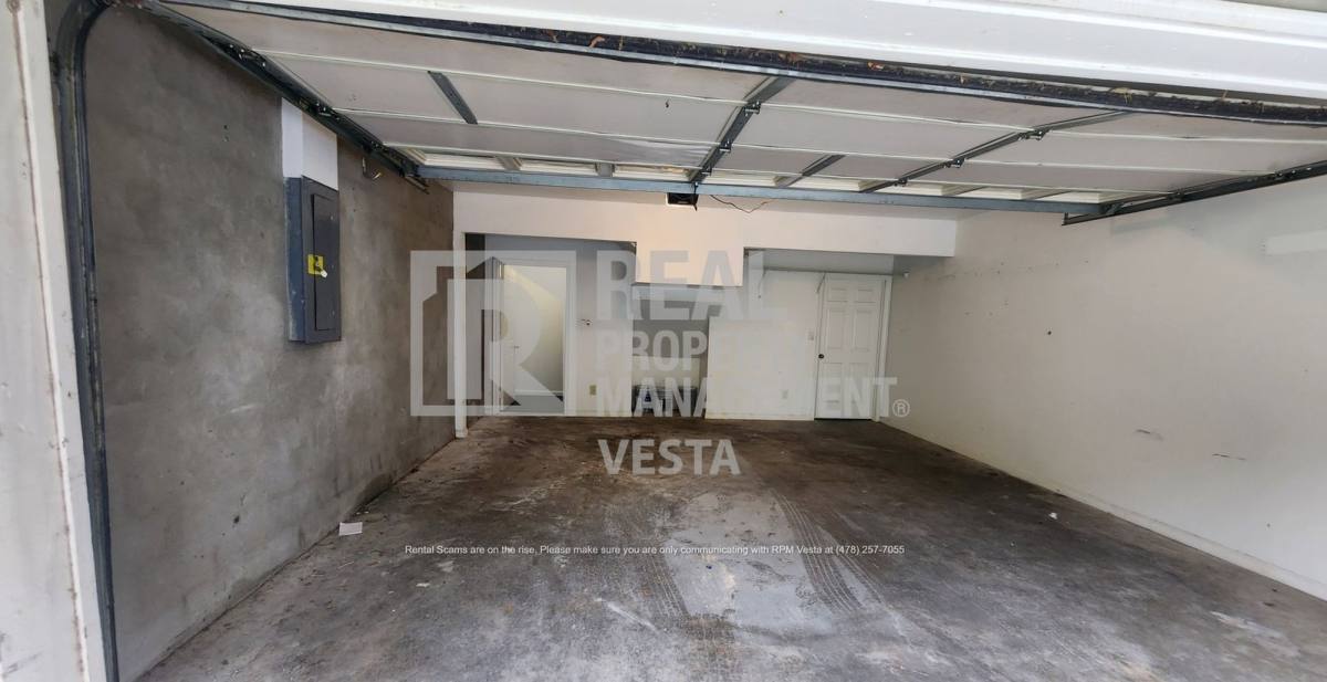 Townhouse for rent at 1038 Walnut St, Macon, GA 31201