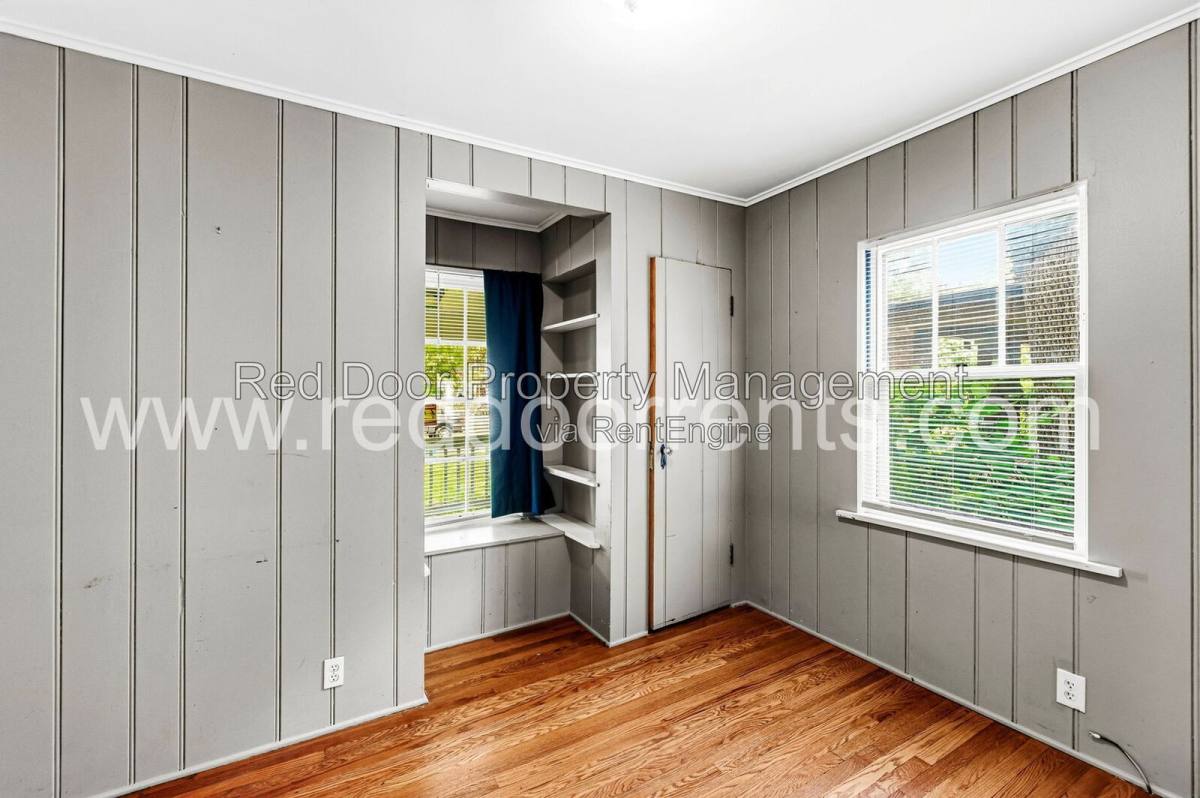 House for rent at 129 E 49th St, Indianapolis, IN 46205