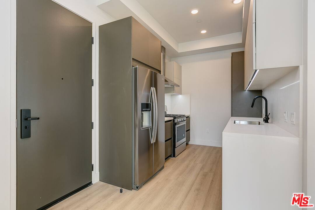 Apartment for rent at 3833 Dunn Dr #408, Culver City, CA 90232