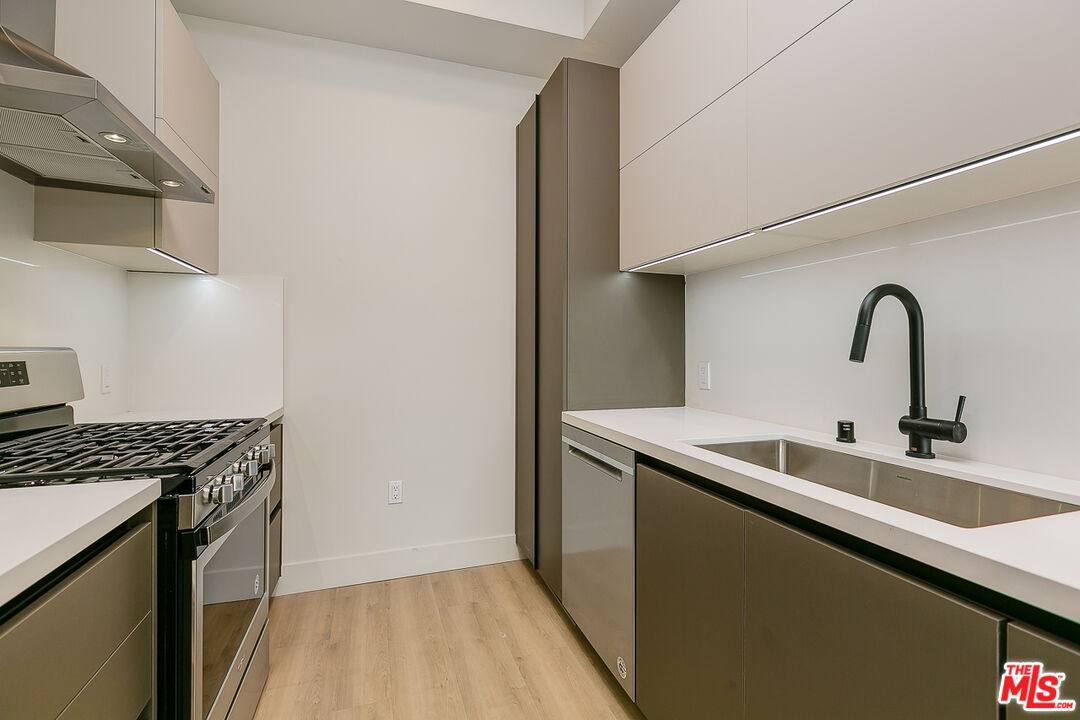 Apartment for rent at 3833 Dunn Dr #408, Culver City, CA 90232