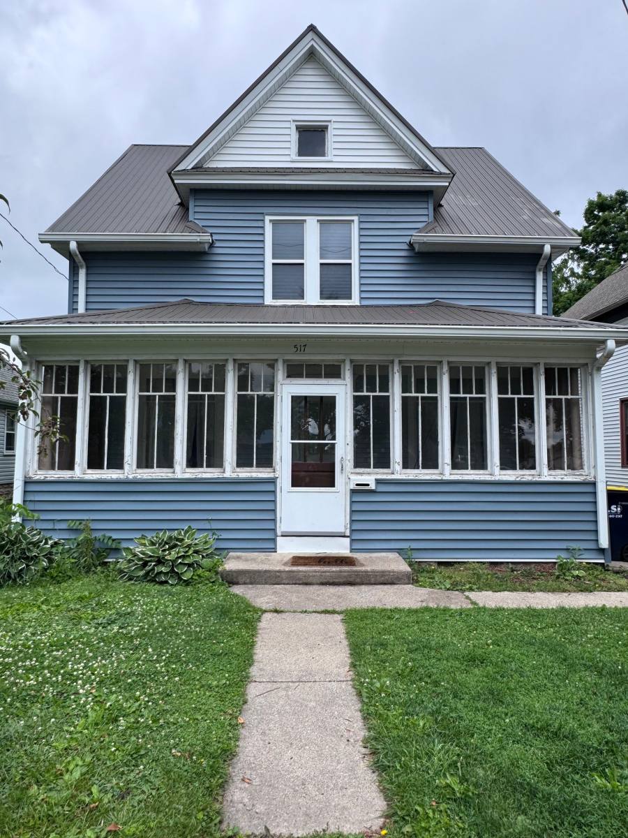 House for rent at 517 Division St, Mauston, WI 53948