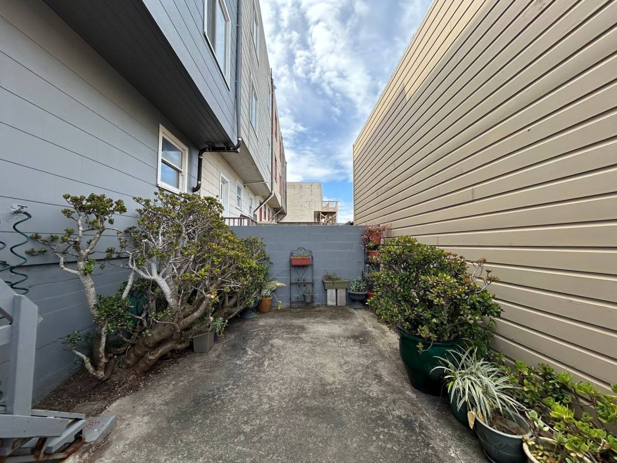 Apartment for rent at 1401-1403 34th Ave, San Francisco, CA 94122