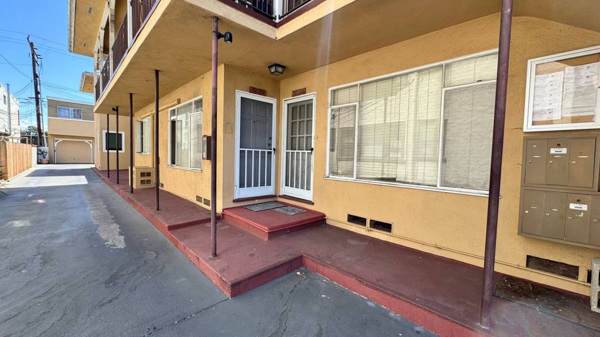 Apartment for rent at 3910 Prospect Ave, Culver City, CA 90232