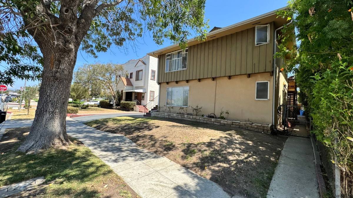 Apartment for rent at 3910 Prospect Ave, Culver City, CA 90232