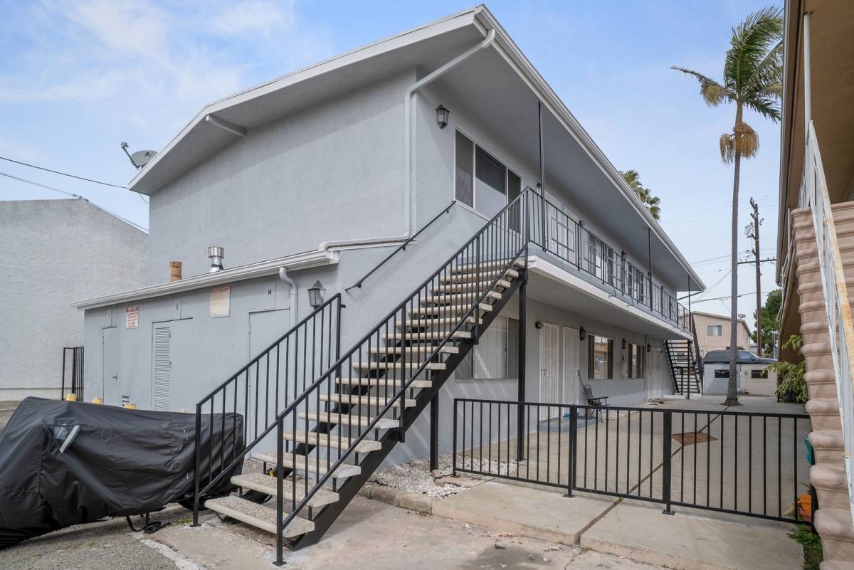 Apartment for rent at 4558 W 173rd St, Lawndale, CA 90260