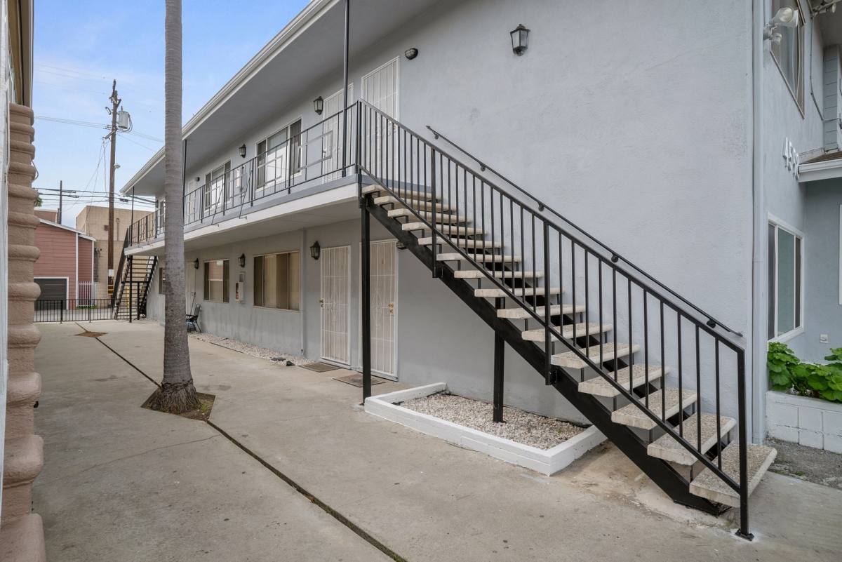 Apartment for rent at 4558 W 173rd St, Lawndale, CA 90260
