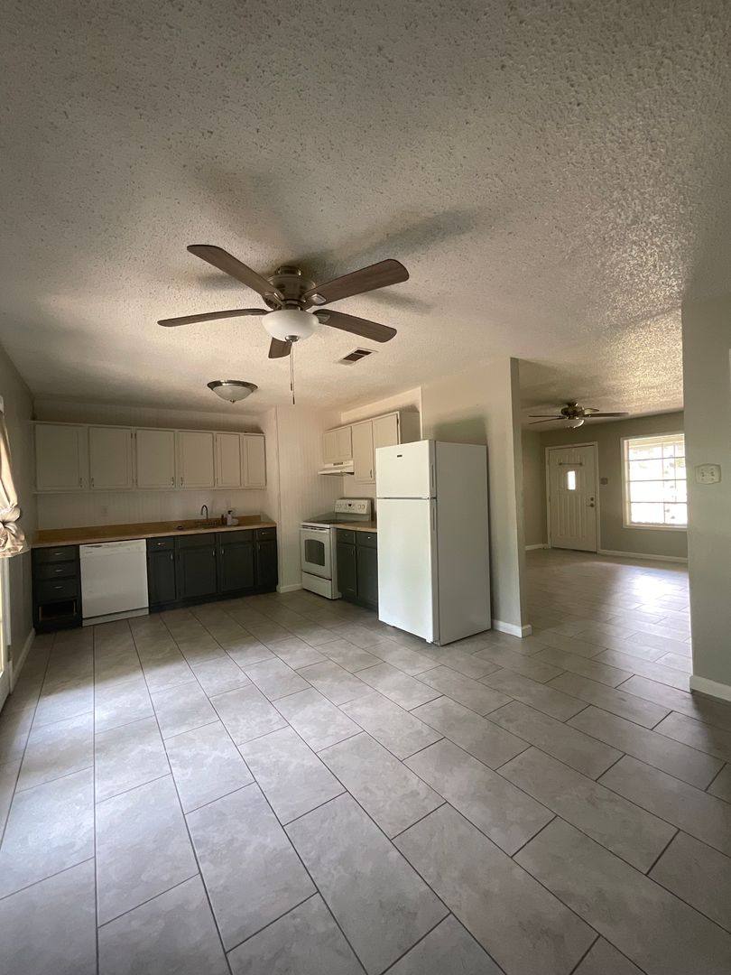 House for rent at 114 Powell Dr, Leesville, LA 71446