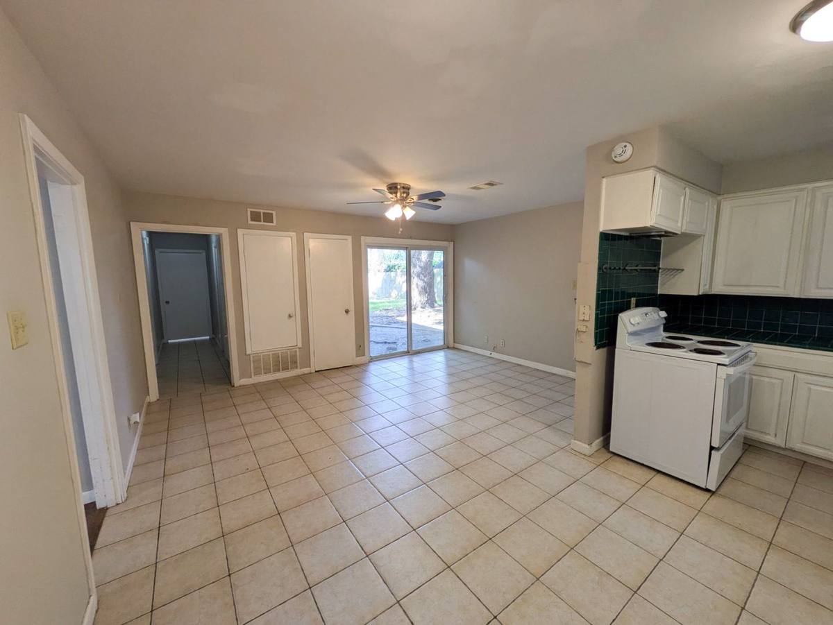 House for rent at 2109 Coronado Place, Orange, TX 77630